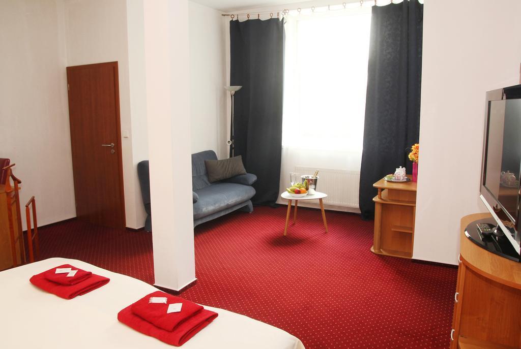 Saraya Wellness & Penzion Teplice Luaran gambar